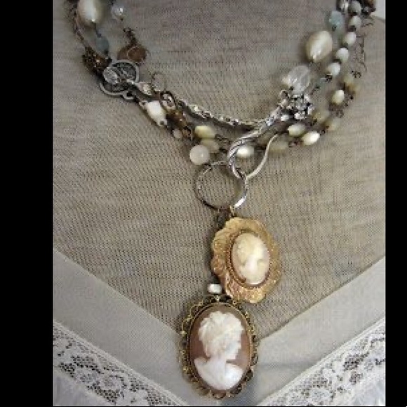 ISO DO NOT BUY, searching for antique necklaces like the photos - Picture 2 of 4